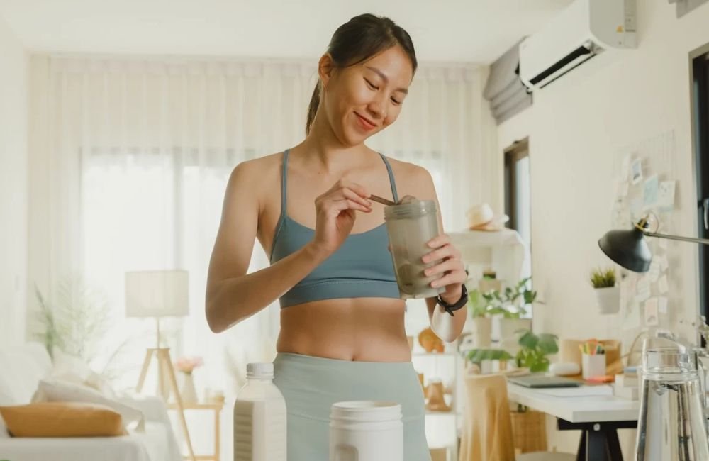 Whey protein pode substituir uma refeição? Nutricionista explica