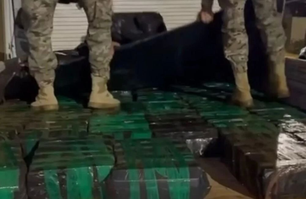 Carga de maconha avaliada em R$ 2 milhões é encontrada escondida em madeirite