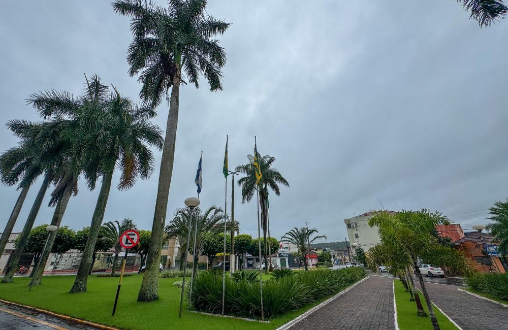 Clima tempo previsão jataí goiás chuva nublado praça bandeira arvores coqueiros