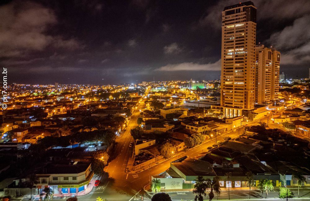 Clima tempo previsão prédios noite cidade