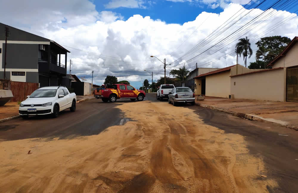 Condutores de moto alertados sobre risco de acidente devido a óleo na pista em Jataí