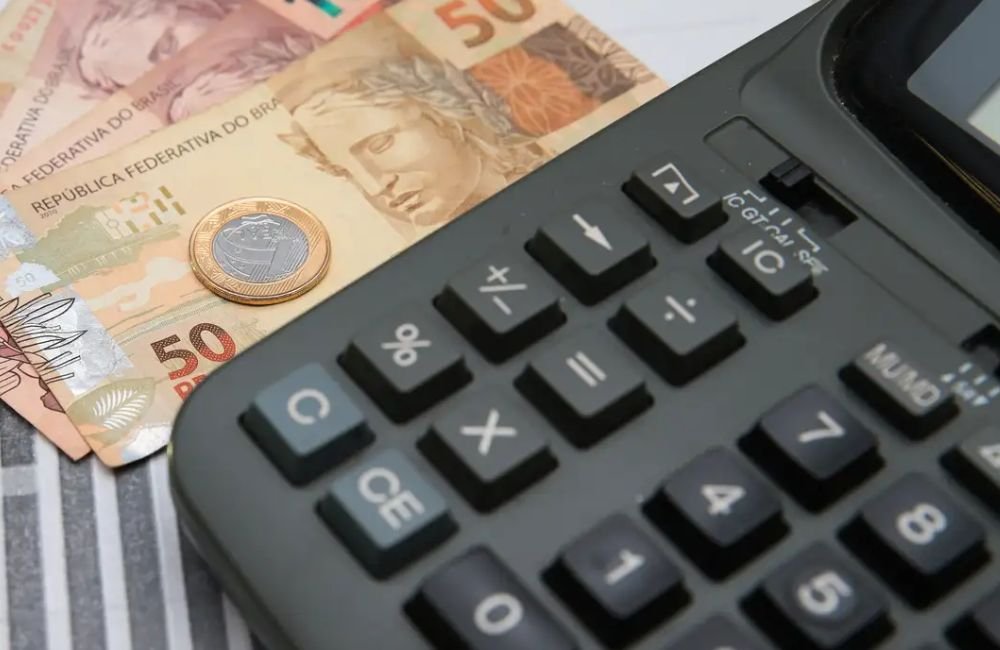 Senado aprova isenção de IR para quem ganha até dois salários mínimos