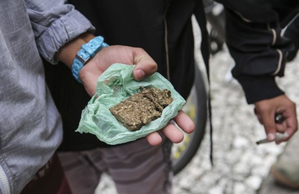Senado aprova PEC que criminaliza porte de qualquer quantidade de droga
