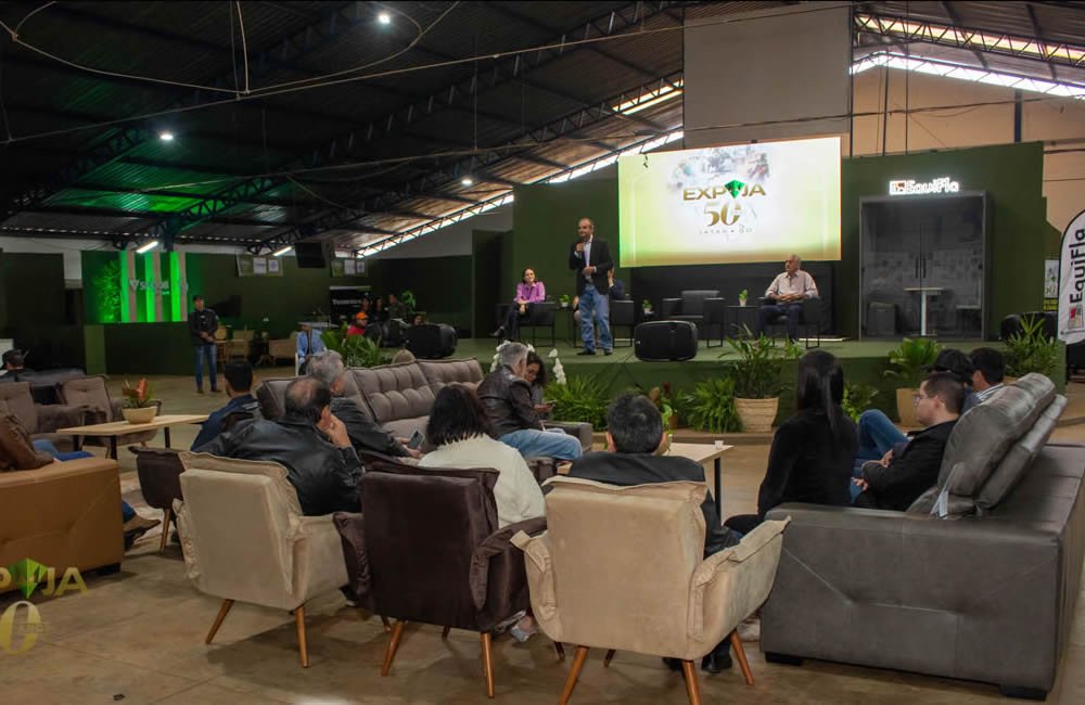 Cobertura Fotográfica da Abertura da Feira de Negócios e Inovação na EXPAJA 2024