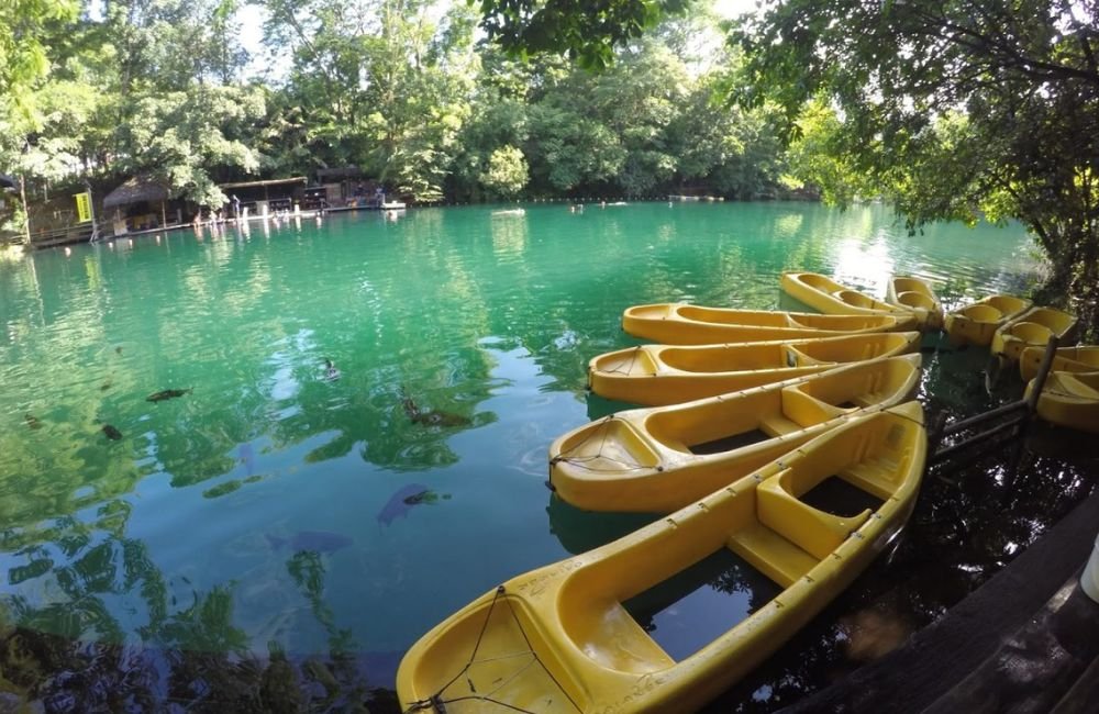 Cidade goiana tem Cristo submerso e águas quentes que chegam a 37,5 graus