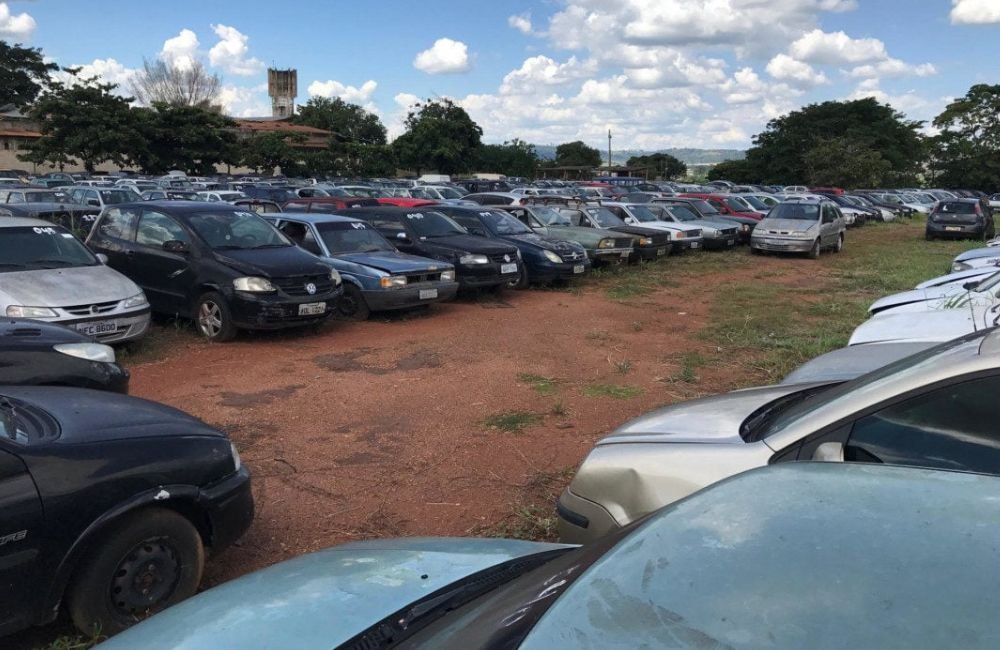 Detran Goiás anuncia leilão com 1,1 mil veículos; saiba como participar