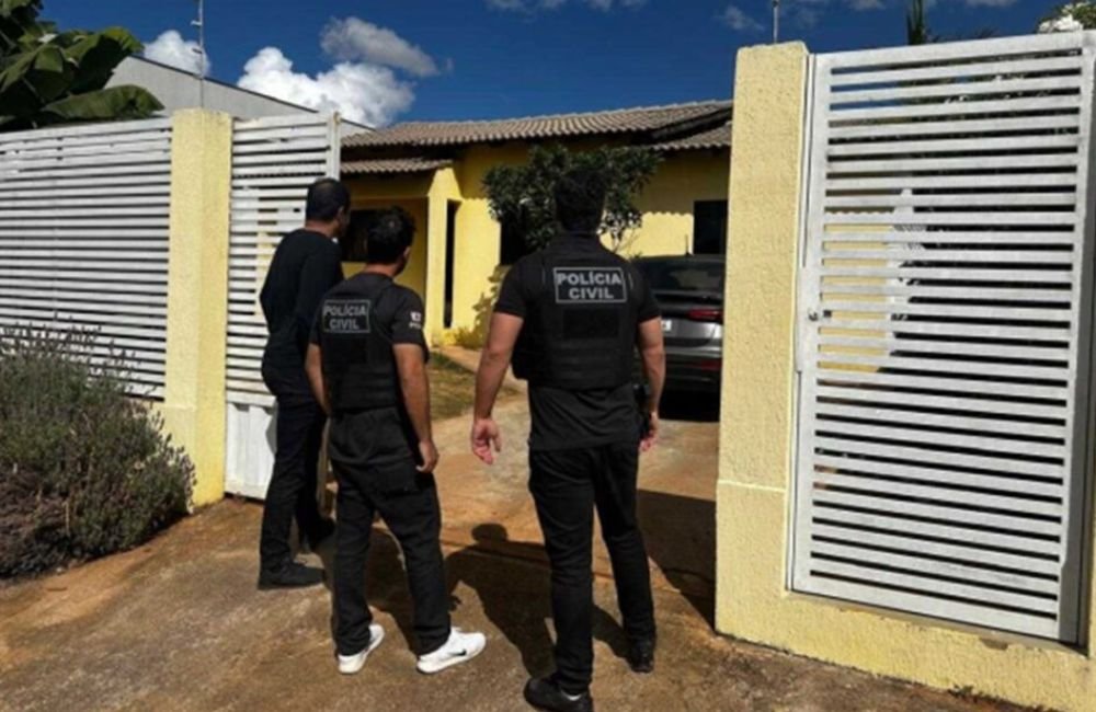 Homem é preso após agredir e ameaçar mulher por ela fazer “viadagem de ioga”