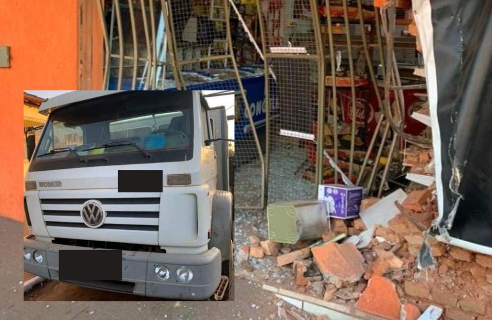 Caminhão desgovernado e sem motorista invade supermercado em Jataí