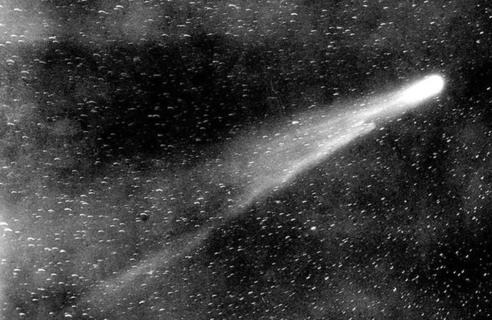 Cometa raro cruza céu do Brasil neste sábado. Entenda