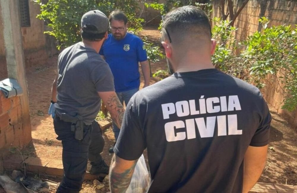 GO: homem é preso suspeito de matar cão e enterrá-lo no quintal de casa