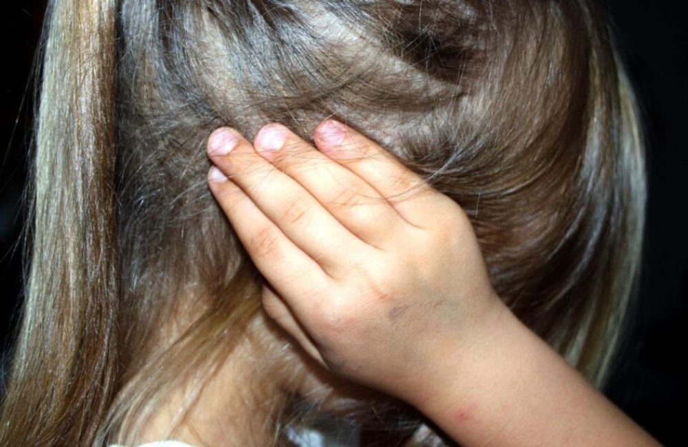 Justiça de Goiás proíbe menina de 13 anos estuprada de fazer aborto