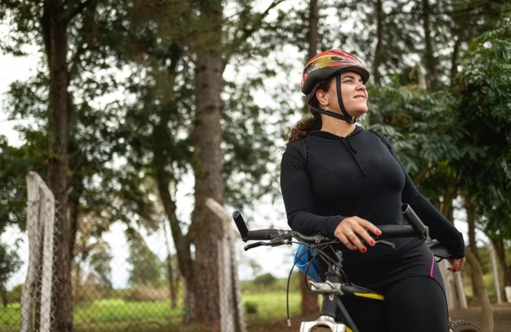 Andar de bicicleta protege os joelhos contra artrose, aponta médico
