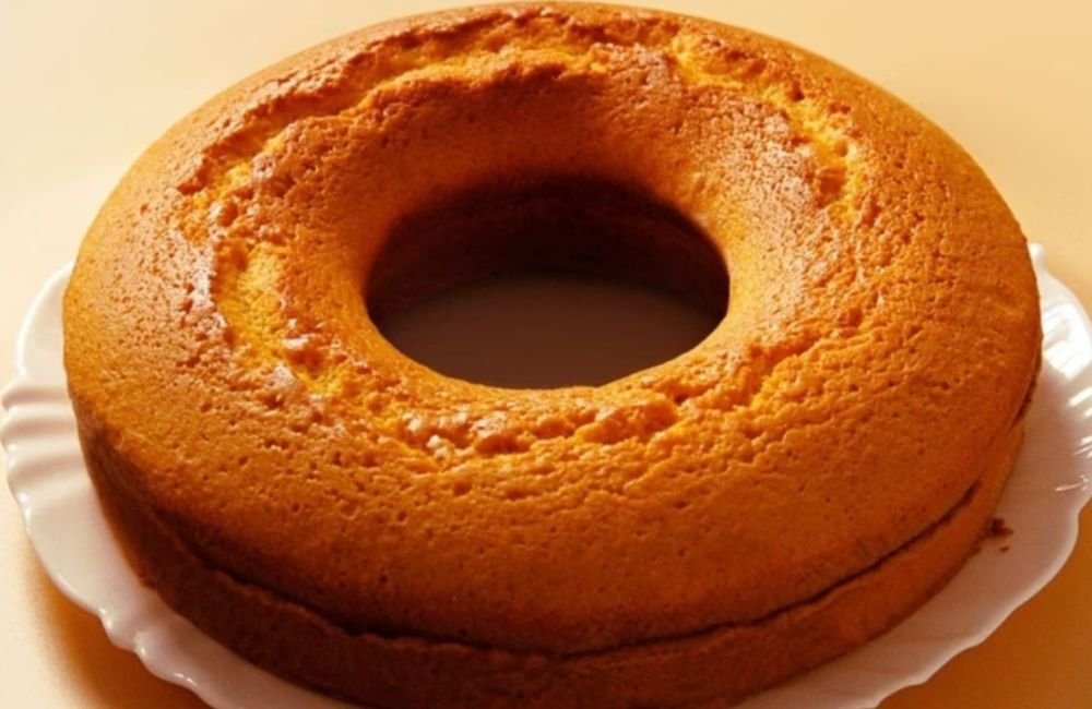 Bolo de fubá com goiabada simples e fácil de fazer