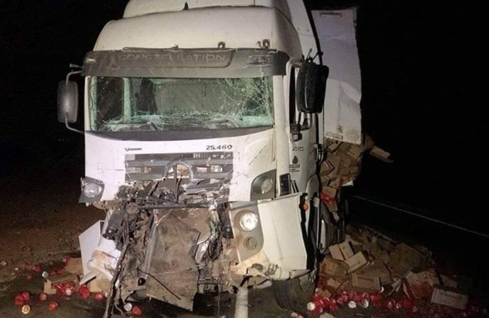 Colisão na BR-060 Deixa Motorista Ferido e Carga Espalhada Pela Pista_20240823_092721_0000