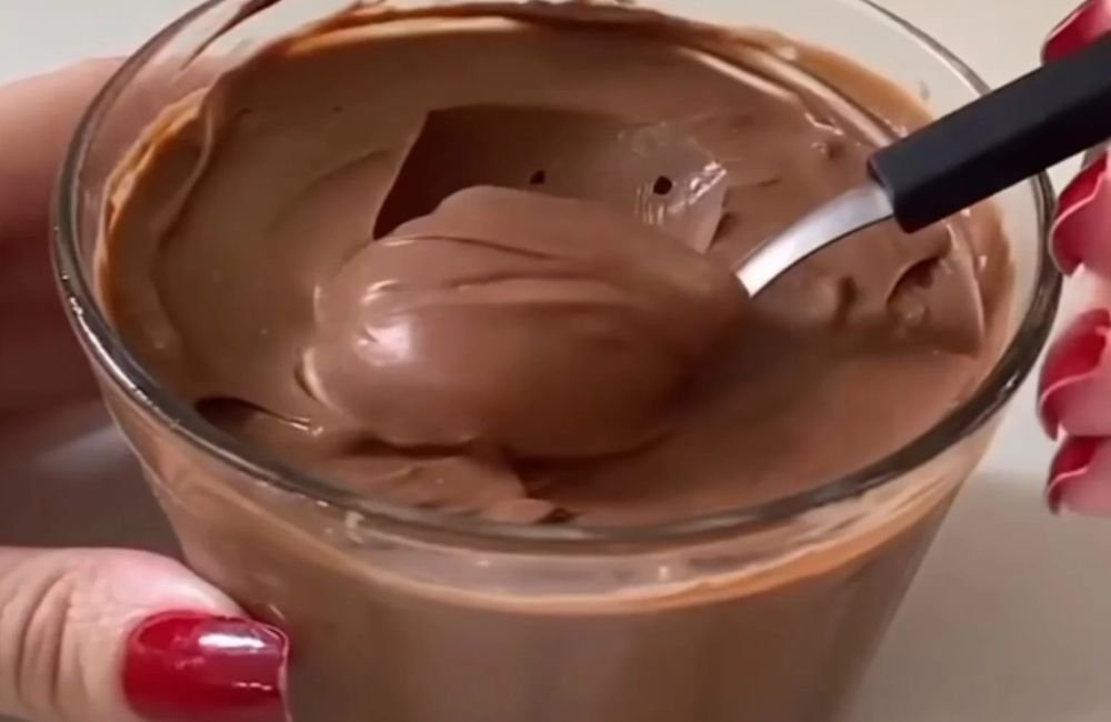 Deliciosa receita de mousse de chocolate com apenas 2 ingredientes