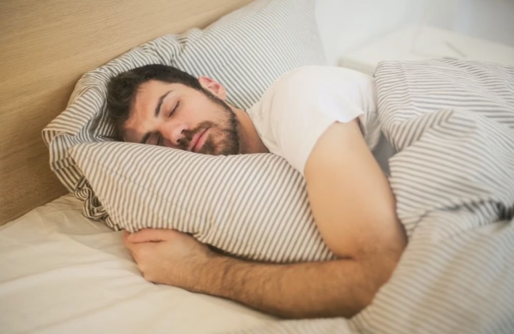 Dormir mais no fim de semana pode reduzir risco de doenças cardíacas