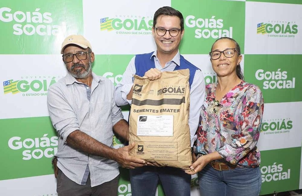Emater Goiás inicia entrega de sementes de milho para produtores de leite no estado