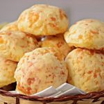 Pão de queijo simples a receita mais prática e rápida da internet