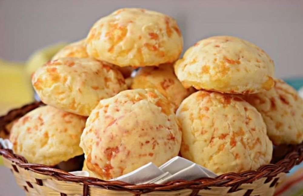 Pão de queijo simples: a receita mais prática e rápida da internet