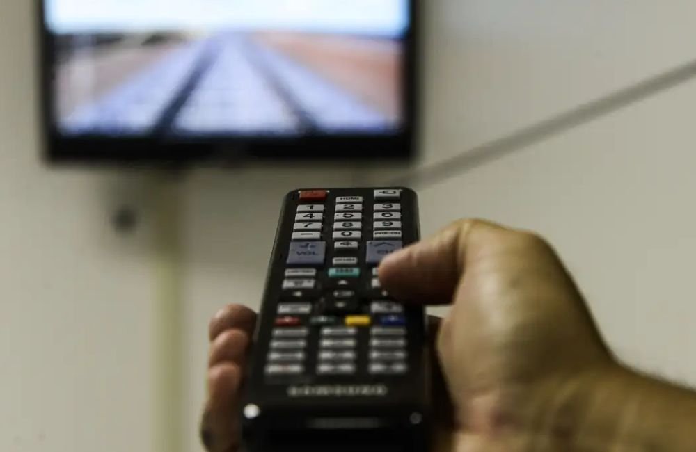 Presença de TV diminui e 42,1% dos lares com o aparelho têm streaming