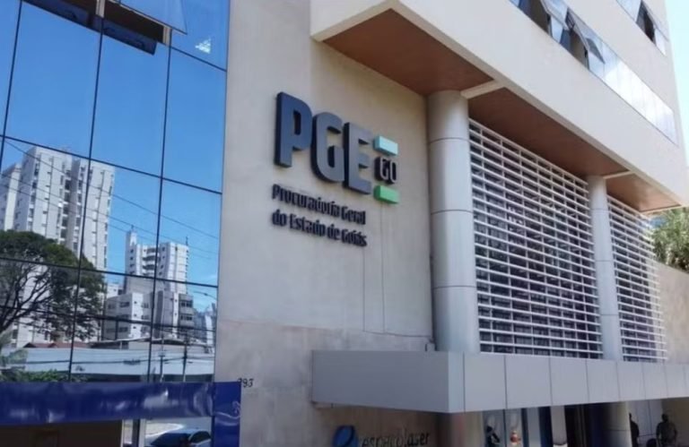 Governo de Goiás abre processo seletivo com 15 vagas e salário de até R$ 8,3 mil