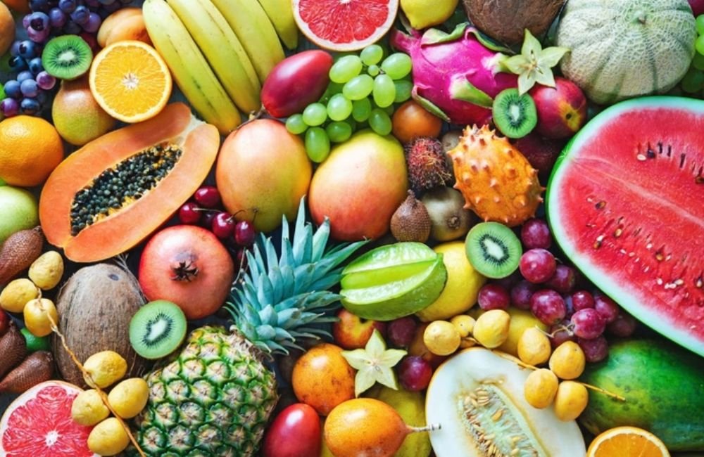 Médico indica 5 frutas excelentes para comer à noite e 4 para evitar