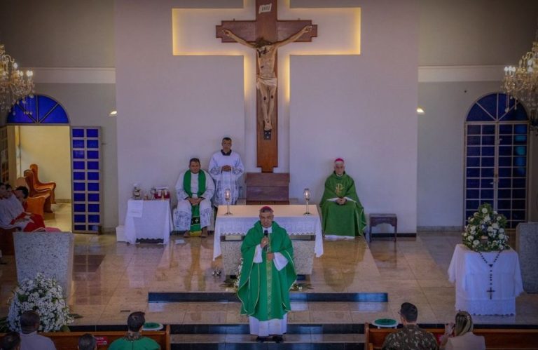 Arcebispo Ordinário Militar do Brasil, Dom Marcony Vinícius Ferreira, realiza visita oficial ao 41° Batalhão General Xavier Curado em Jataí