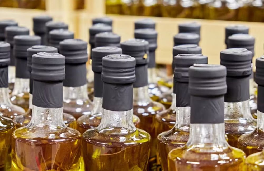 Ministério da Agricultura proíbe a venda de lotes de 12 marcas de azeite de oliva; saiba quais