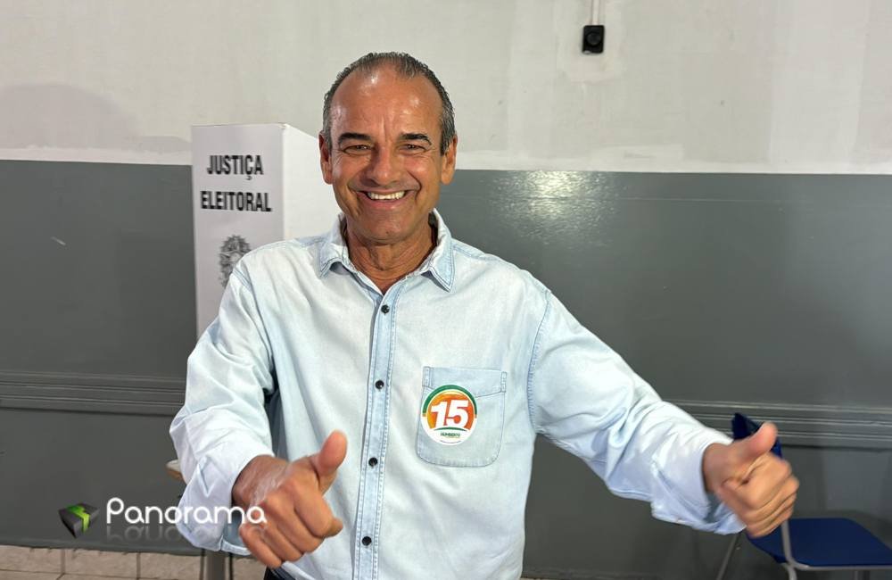 ELEIÇÕES 2024 | Humberto Machado (MDB) chega para votar em Jataí