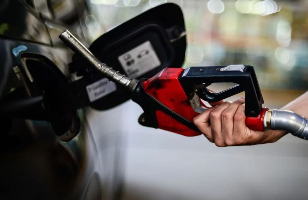 Gasolina e etanol caem quase R$ 0,10 em Goiás
