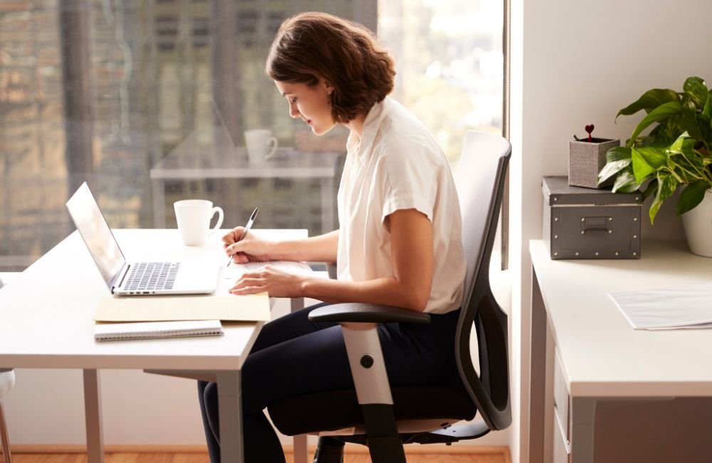 Ficar sentado o dia todo pode encurtar tempo de vida, diz estudo