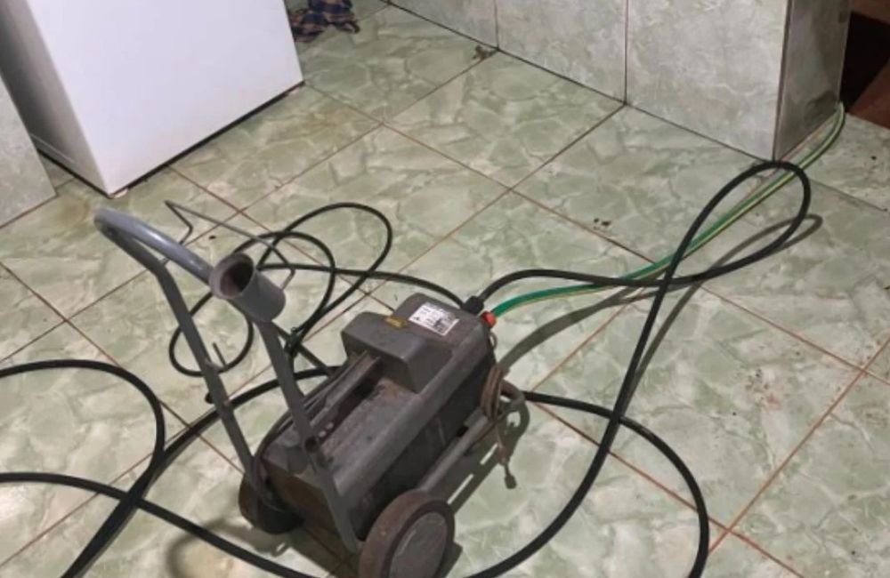 Goiana sofre descarga elétrica e morre enquanto lavava a calçada com jato de pressão