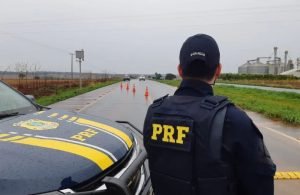 PRF faz alerta para motoristas que vão pegar a estrada no período de chuvas