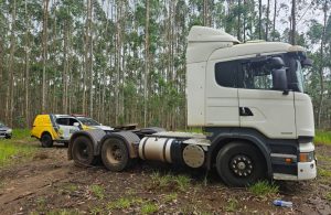 Caminhão roubado no Paraná é localizado pela Polícia Civil de GoiásCaminhão roubado no Paraná é localizado pela Polícia Civil de Goiás