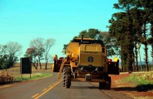 Contran Atualiza Normas para Máquinas Agrícolas em Rodovias