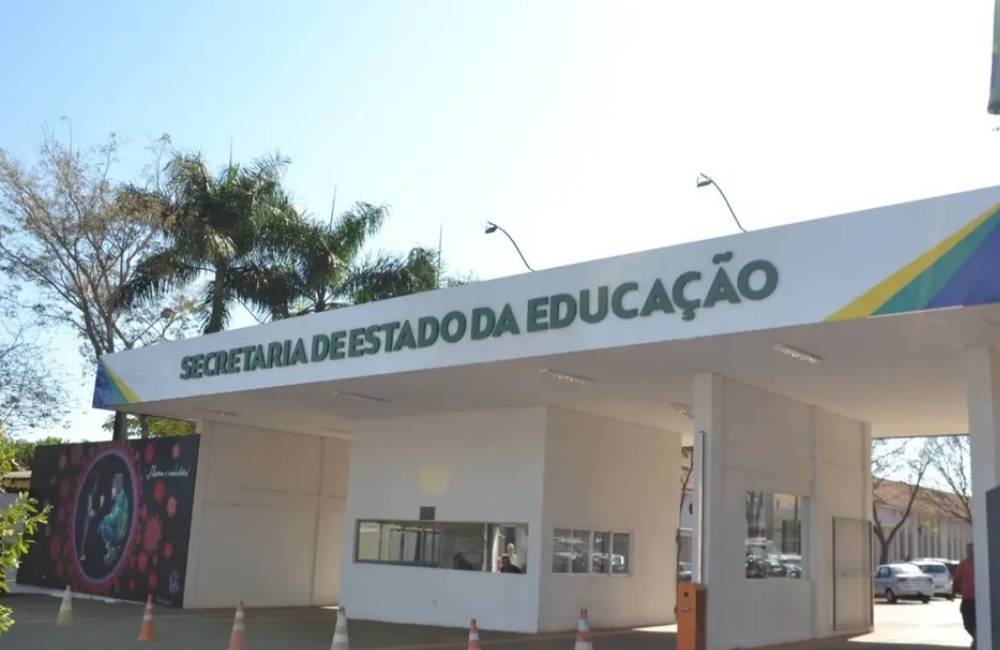 Goiás abre seleção para professores temporários com salários de até R$ 4,6 mil