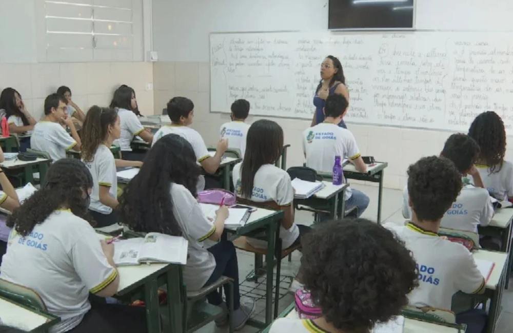 Governo de Goiás anuncia bônus de até R$ 1.695 para professores que atingirem metas de desempenho