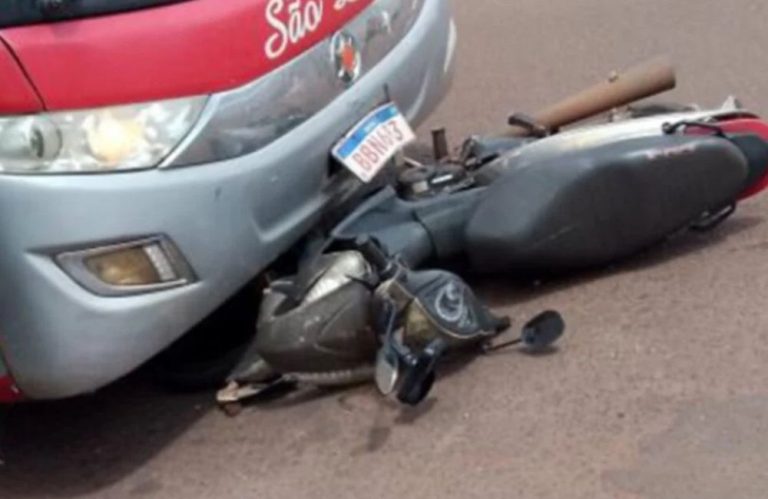 Mulher fica em estado grave após acidente entre ônibus e moto em Rio Verde