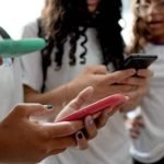 Senado aprova proibição de celulares em escolas e projeto segue para sanção presidencial