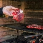 Carne vermelha aumenta o risco de demência e declínio cognitivo, sugere estudo de Harvard