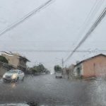 Chuva deixa ruas alagadas em Jataí; Goiás segue em alerta para tempestades