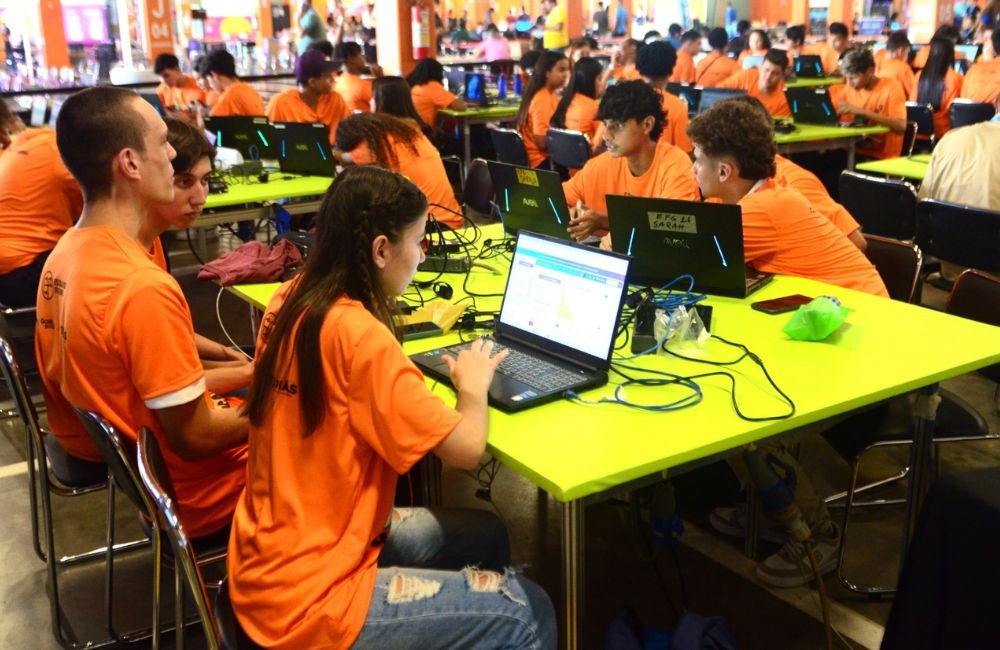 Goiás recebe programa global de educação e tecnologia apoiado pela Fórmula 1