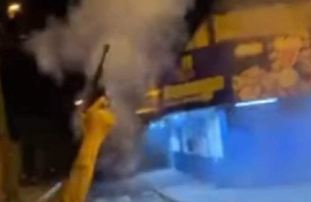 VÍDEO | Grupo realiza disparos com armas de fogo durante Réveillon em praça de Jataí