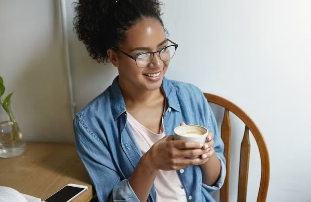 Limitar o consumo de café a um único período do dia reduz o risco de morte, diz estudo; veja qual
