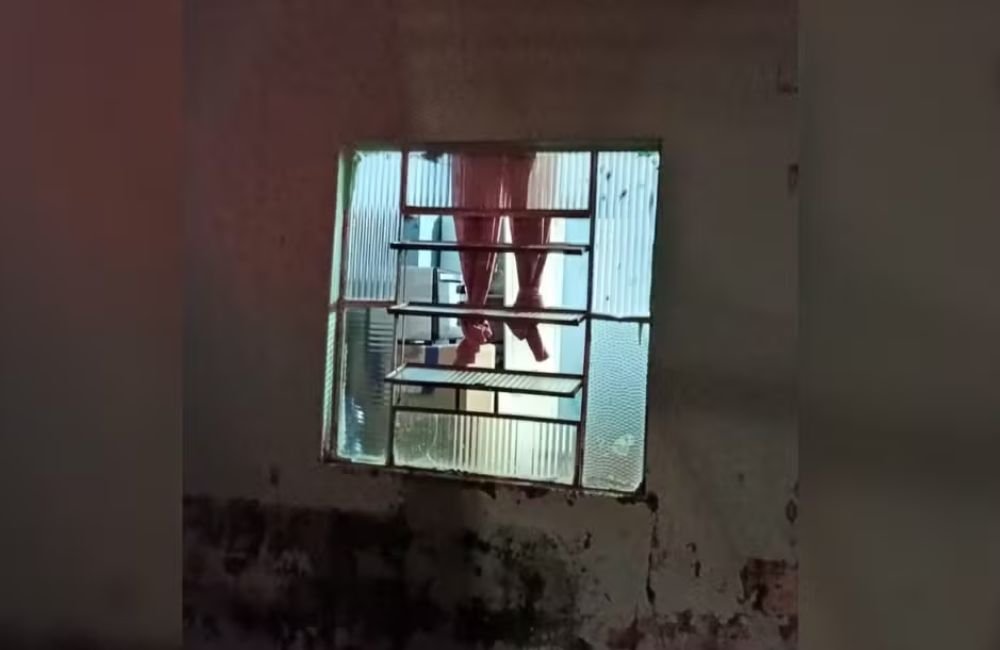 Morador confunde cortina com corpo pendurado e chama os bombeiros