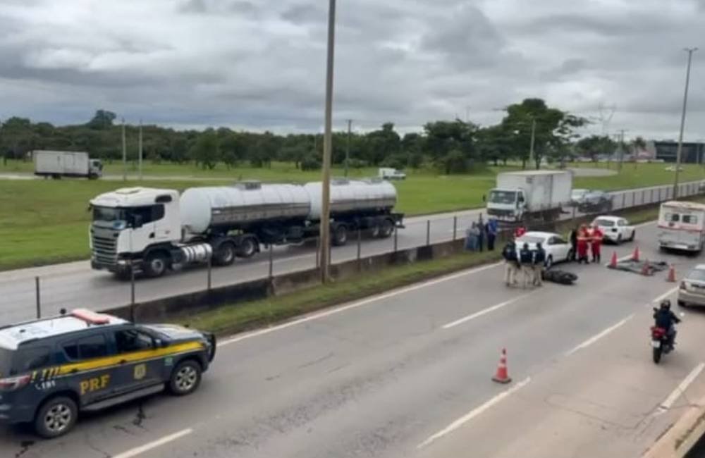 VÍDEO | Motociclista morre após ser atropelado por caminhão e carro na BR-153