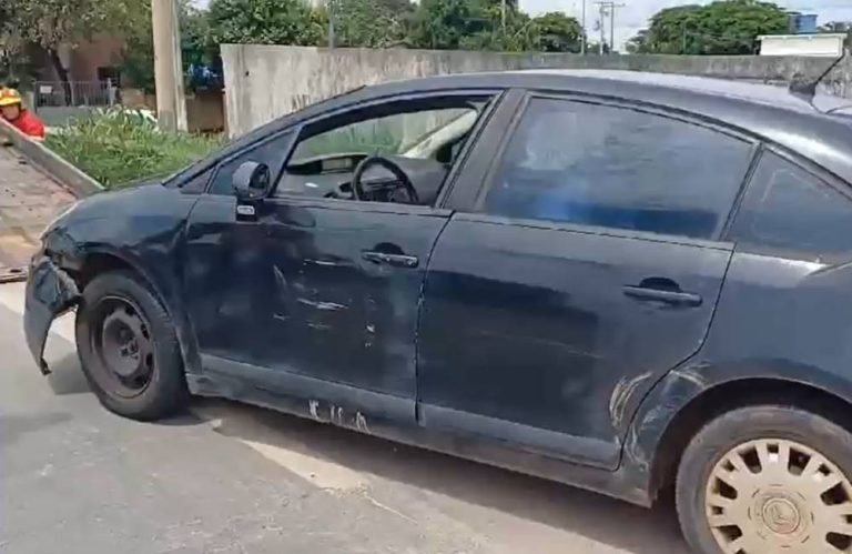 PRF resgata bancário em surto mental dirigindo carro abarrotado de lixo