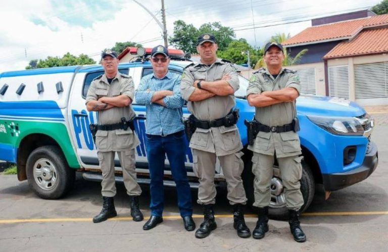 Prefeito de Bom Jardim de Goiás participa da entrega de nova viatura para a Polícia Militar