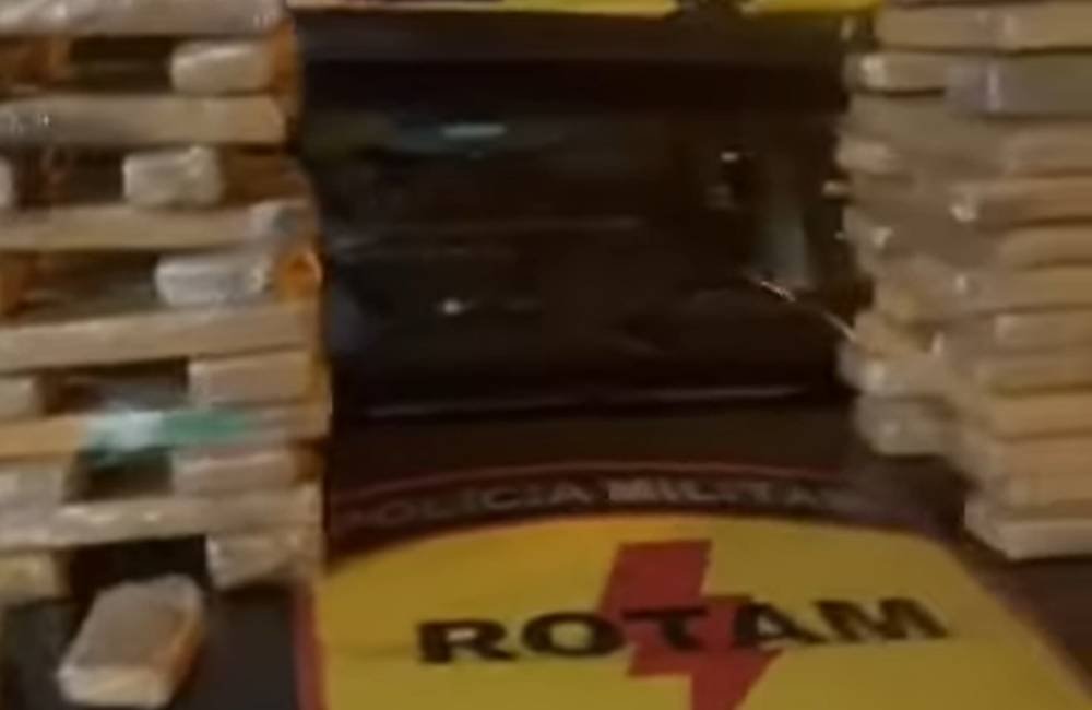 VÍDEO | ROTAM apreende 104 kg de maconha e dois suspeitos em Jataí