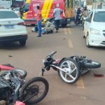 Colisão entre motos e carro deixa ferido em Jataí